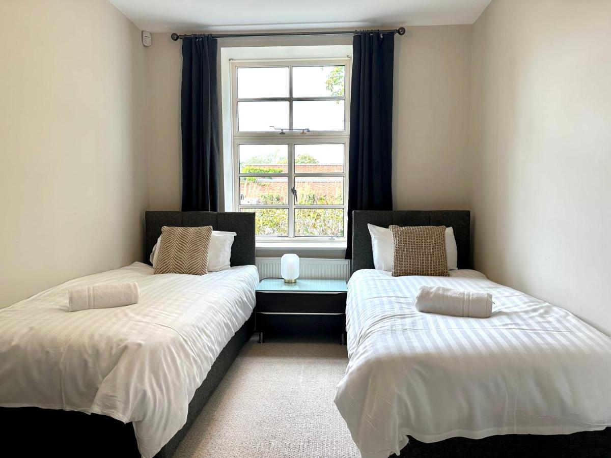 Desirable 2 Bedroom Apartment In Bicester That Sleeps 5 Exterior photo